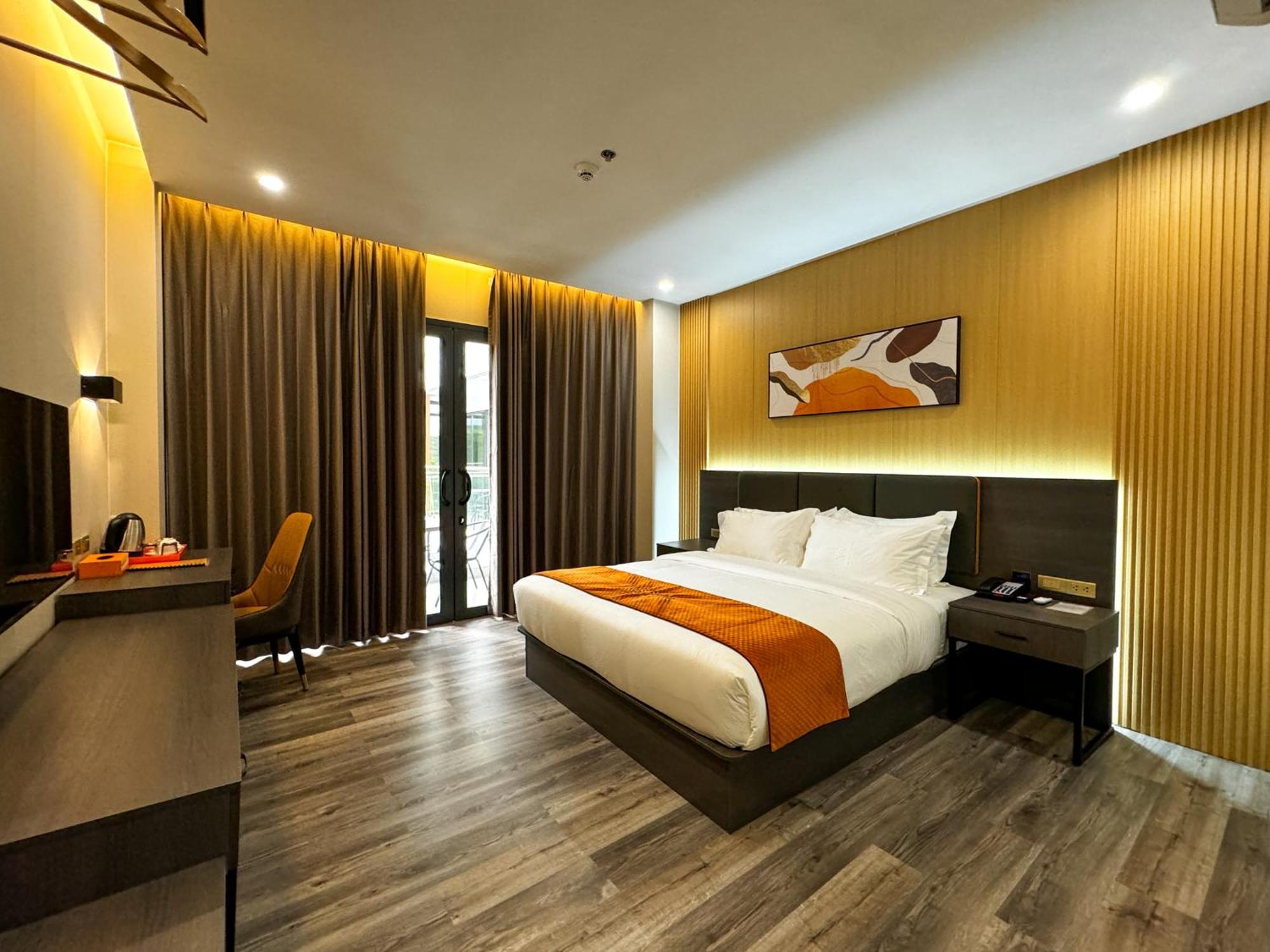 Venus Royale Hotel Корон Экстерьер фото